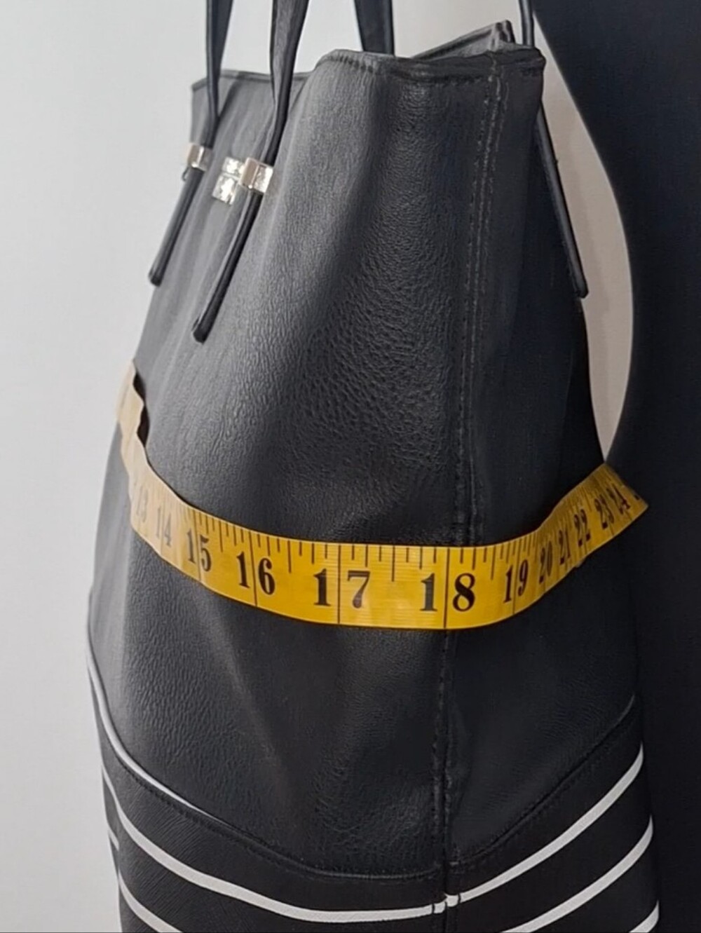 Kenneth Cole Tote - Picture 11 of 11